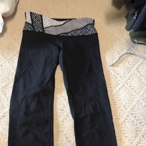 Black crop Lululemon yoga pant in good condition